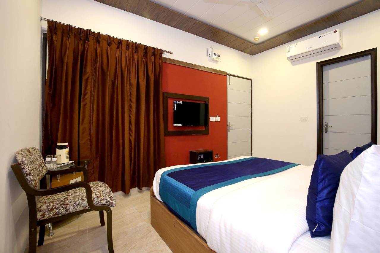 Hotel 7 Chandīgarh エクステリア 写真