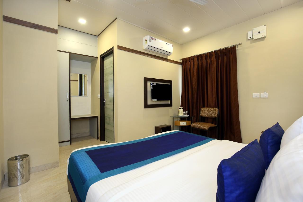 Hotel 7 Chandīgarh エクステリア 写真